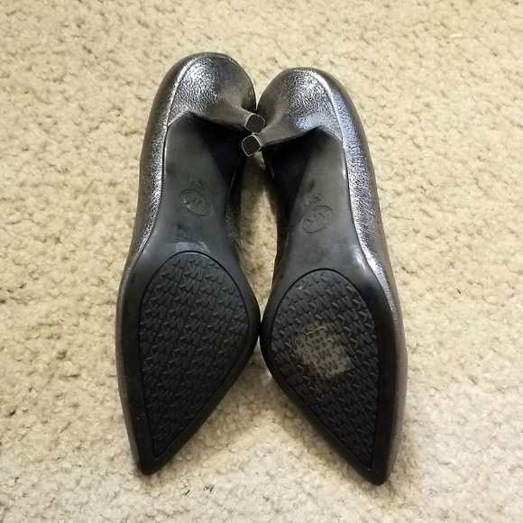 Shoes - Picture 4 of 4